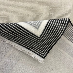 سجاد تركي اطار برواز فيكتوريا 41601A كريم اسود مقاس 200*300