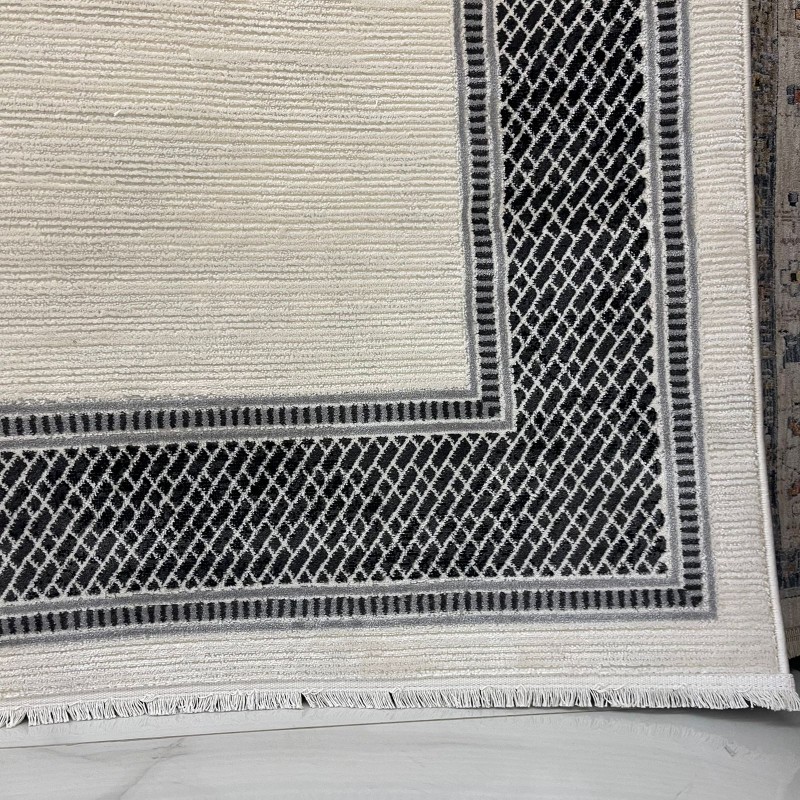 سجاد تركي اطار برواز فيكتوريا 41602A كريم اسود مقاس 150*220